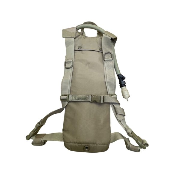 CamelBak Maximum Gear Desert Camo Nylon With Adjustable Straps Hydration Pack 3L - Picture 3 of 9